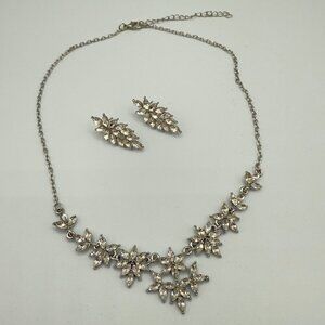 Elegant Silver Floral Necklace and Earring Set